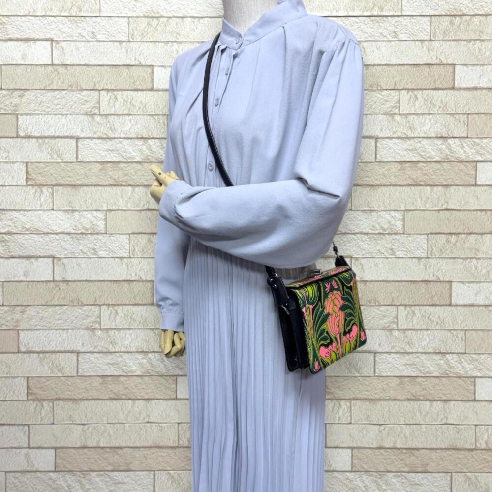 PRADA Green Leather Shoulder Bag - Picture 2 of 10